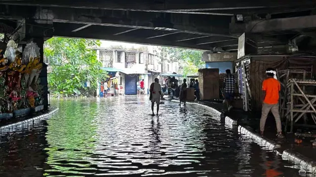 Kolkata : కోల్‌కతాలో రికార్డు స్థాయిలో వర్షం.. 9 మంది మృతి, 30 విమానాలు రద్దు