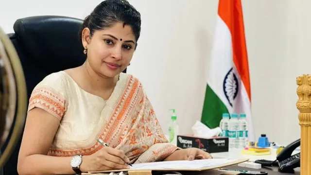 BIG BREAKING: స్మితా సబర్వాల్ సంచలన నిర్ణయం..