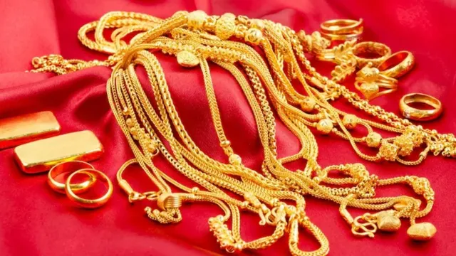 Delhi Robbery: పట్టపగలు నడిరోడ్డుపై దోపిడీ.. దేశ రాజధానిలో రూ.కోటి నగలు చోరీ