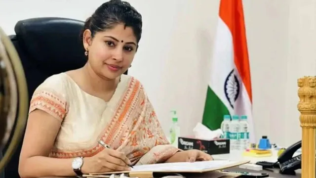 BIG BREAKING : స్మిత సబర్వాల్ కు తెలంగాణ హైకోర్టులో ఊరట