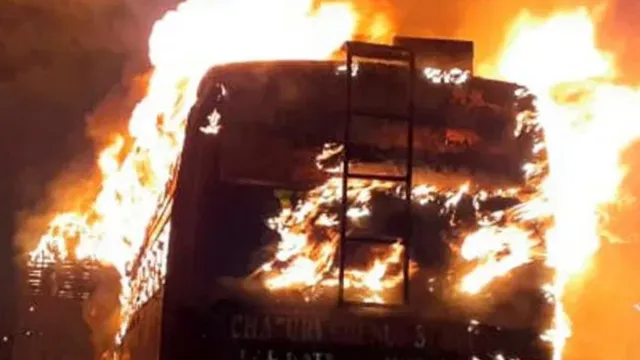 Travels Bus:  ట్రావెల్స్ బస్సులో భారీ అగ్నిప్రమాదం.. మంటల్లో తగలబడుతున్న దృశ్యాలు వైరల్!