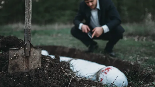 AP Crime: దుర్మార్గుడు.. చంపొద్దని కాళ్లు పట్టుకున్నా.. కన్న తండ్రిని గుండెలపై గుద్ది చంపిన కొడుకు!