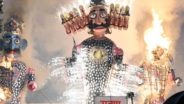 Ravana Dhahanana:  రామ్‌లీలా మైదానంలో ఘనంగా రావణ దహనం