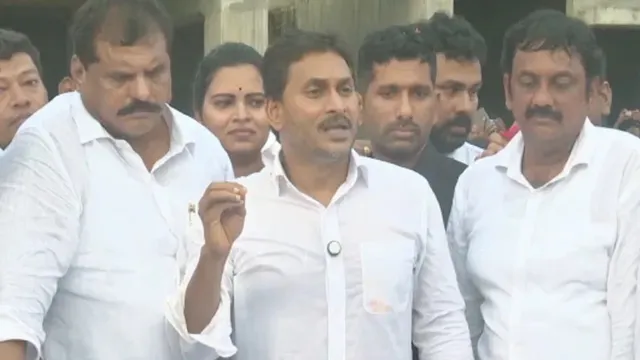 YS Jagan : చంద్రబాబుతో  చేతులు కలిపిన స్పీకర్ తలదించుకోవాలి : జగన్