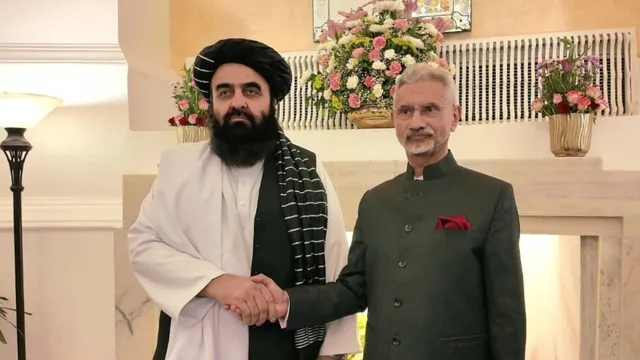 Amir Khan Muttaqi : భారత్ గడ్డపై నుంచి పాకిస్తాన్‌కు ఆఫ్ఘనిస్తాన్ స్ట్రాంగ్ వార్నింగ్