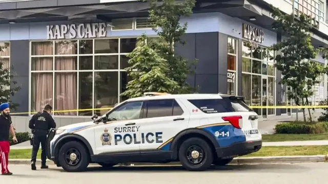 Kapil Sharmas Cafe: కపిల్ శర్మకు మరోసారి షాక్‌.. రెస్టారెంట్‌పై మూడోసారి కాల్పులు..