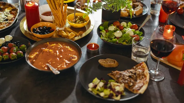 Health Tips: రాత్రి ఆలస్యంగా తినొద్దు.. అనారోగ్యం బారిన పడొద్దు.. ఎలానో ఇప్పుడే తెలుసుకోండి!!