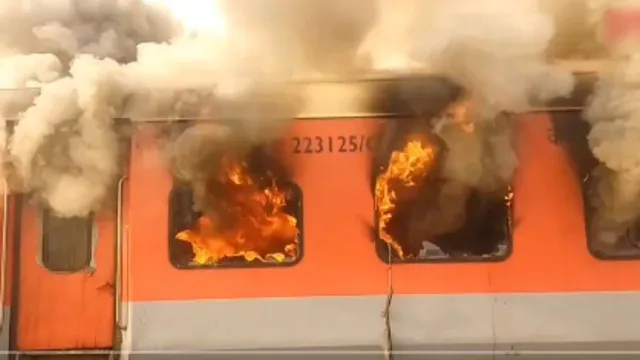 BIG BREAKING: మంటల్లో కాలిబూడిదైన ట్రైన్.. గజగజ వణికిపోయిన ప్రయాణికులు