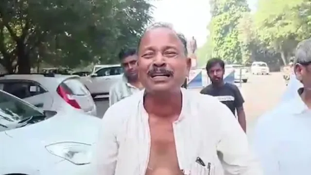 టికెట్ రాలేదని బట్టలు చింపుకున్న RJD నేత.. లాలూ ప్రసాద్ ఇంటి వద్ద నిరసన