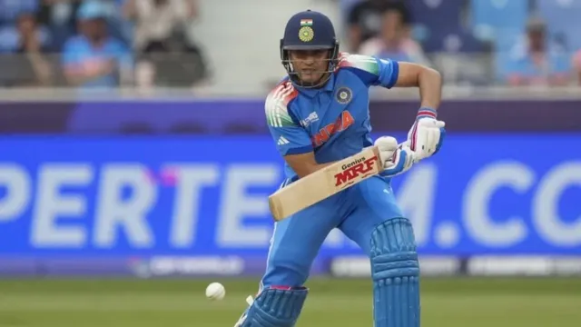 IND vs AUS 1st ODI: కెప్టెన్ గిల్ ఔట్.. 25 పరుగులకే 3 వికెట్లు