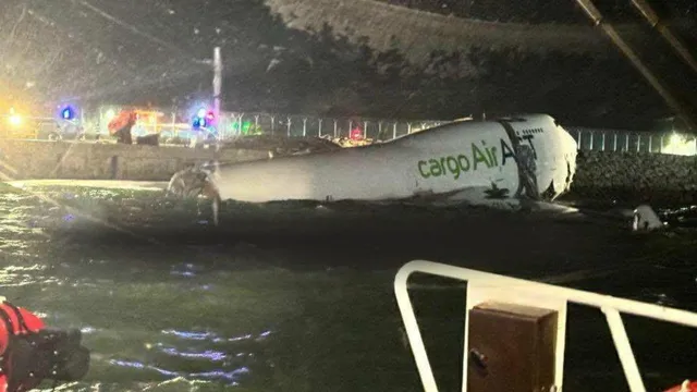 Plane Crash: అయ్యో ఘోరం ప్రమాదం.. సముద్రంలో పడిపోయిన విమానం (వీడియో)