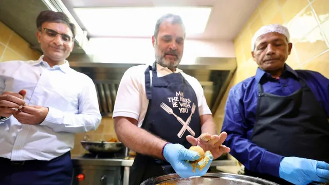 స్వీట్ షాప్‌కు వెళ్లిన రాహుల్ గాంధీ.. ఆయన పెళ్లికి ఆర్డర్ ఈ షాప్ నుంచే!