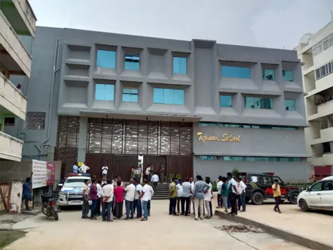 Hanumakonda : హనుమకొండలో విషాదం.. అనుమానాస్పద స్థితిలో విద్యార్థి మృతి..నగరంలో హై టెన్షన్