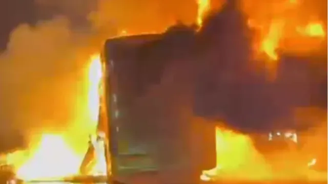 Kurnool Bus Accident: బస్సును ఢీకొట్టిన బైక్ డ్రైవర్ మృతి