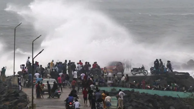 Cyclone: ఏపీకి రెడ్‌ అలెర్ట్‌.. దూసుకొస్తున్న తుపాను