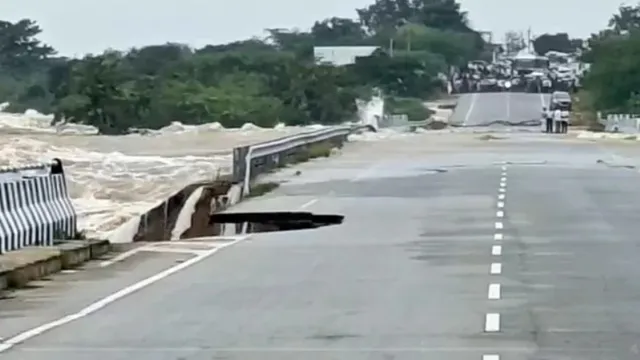 Montha Effect: మొంథా తుఫాను ఎఫెక్ట్..కోతకు గురైన శ్రీశైలం జాతీయ రహదారి