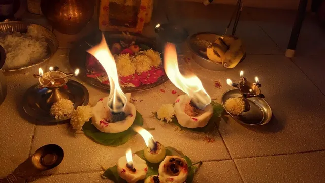 Karthika Pournami 2025: కార్తీక పౌర్ణమి నాడు 365 వత్తుల దీపం ఎందుకు వెలిగిస్తారంటే?