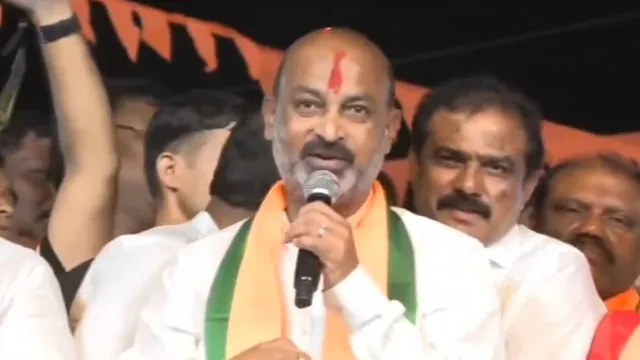 Bandi Sanjay : నా తల నరుక్కుంటా, కానీ ఆ టోపీ పెట్టుకోను...బండి సంజయ్ సంచలన కామెంట్స్