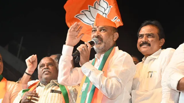 Bandi Sanjay : జూబ్లీహిల్స్ ఉపఎన్నిక..  మొలతాడు ఉన్నోళ్లకు, లేనోళ్లకు పోటీ... బండి సంజయ్ సంచలన వ్యాఖ్యలు!