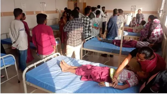 Karimnagar: మధ్యాహ్న భోజనంలో కుళ్లిన గుడ్లు.. స్పాట్ లో 17 మంది విద్యార్థులు..