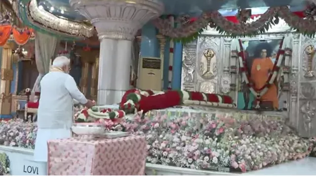 PM Modi: సత్యసాయి సమాధిని దర్శించుకున్న ప్రధాని మోదీ..