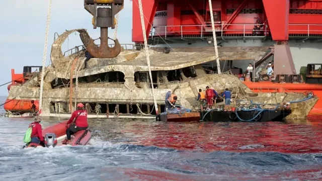 Bangkok: థాయ్‌లో ఫెర్రీ ప్రమాదం. స్పాట్ లో 100 మంది ..