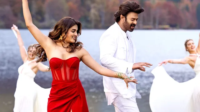 RajaSaab: హైదరాబాద్ లులు మాల్‌లో రాజాసాబ్ టీమ్ సందడి.. ఎందుకో తెలుసా..?