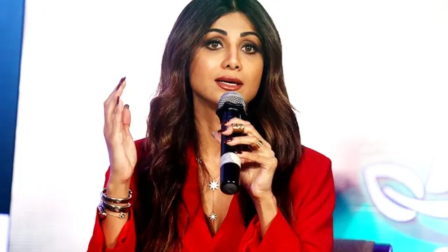 Shilpa Shetty: చిక్కుల్లో బాలీవుడ్ నటి శిల్పా శెట్టి.. వరుస కేసులతో హాట్ టాపిక్..!
