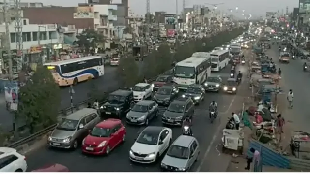Traffic: పట్నం బాట పట్టిన జనం..హైదరాబాద్‌- విజయవాడ హైవేపై రద్దీ