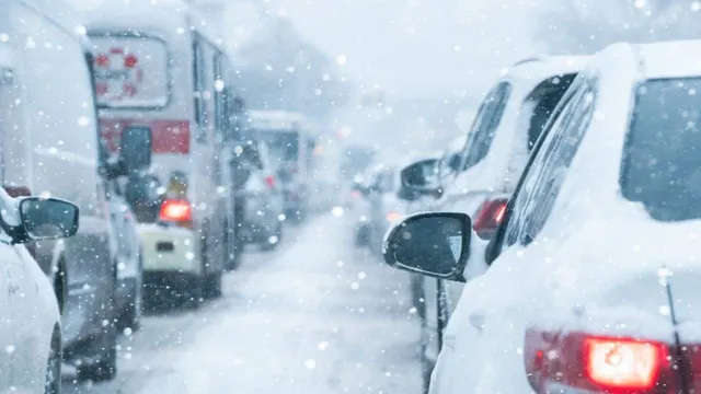 US Winter Storm :  అమెరికాను వణికిస్తున్న మంచు తుఫాను..   23 కోట్ల మంది బిక్కుబిక్కుమంటూ