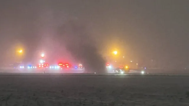 Plane Crash : అమెరికాలో ఘోర విమాన ప్రమాదం.. టేకాఫ్ అవుతుండగా రన్‌వేపై