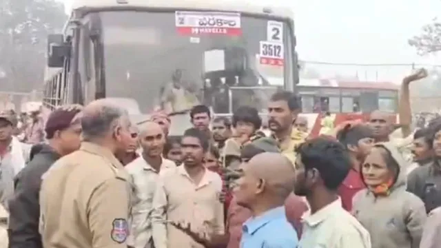 medaram:  మేడారంలో ఆర్టీసీ అట్టర్ ఫ్లాప్.. భక్తులు బస్సు అద్దాలు ధ్వంసం!