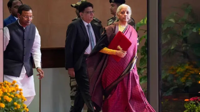 Nirmala Sitharaman :  మోదీ బిగ్ స్కెచ్.. బడ్జెట్ ప్రసంగం వేళ నిర్మలా సీతారామన్ మెరూన్ మ్యాజిక్