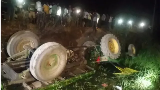 TG : జగిత్యాలలో ఘోర రోడ్డు ప్రమాదం.. స్పాట్‌లో నలుగురు మహిళలు దుర్మరణం