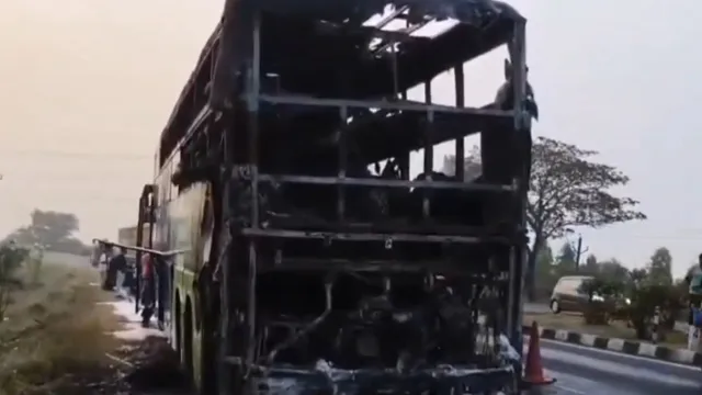 Fire Accident: కాలి బుడిదైన మరో ట్రావెల్ బస్సు.. 39 మంది..