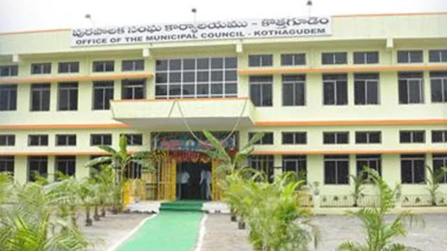 Municipal Elections : రసకందాయంలో కొత్తగూడెం మేయర్‌ పీఠం..పట్టు వీడని కాంగ్రెస్..క్యాంపుల్లో అభ్యర్థులు