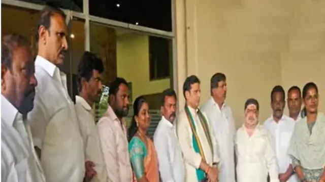 Municipal Elections: కరీంనగర్‌ కార్పొరేషన్‌లో బిగ్‌ ట్విస్ట్‌..కాంగ్రెస్‌లో చేరిన స్వతంత్రులు