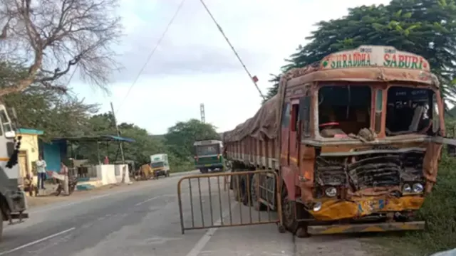Annamayya Dist:బస్సును ఢీకొట్టిన సిమెంట్‌ లారీ..30 మంది ప్రయాణికులు..!