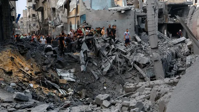 Israel : లెబనాన్‌పై ఇజ్రాయెల్‌ భీకర దాడులు.. 700 మృతి !