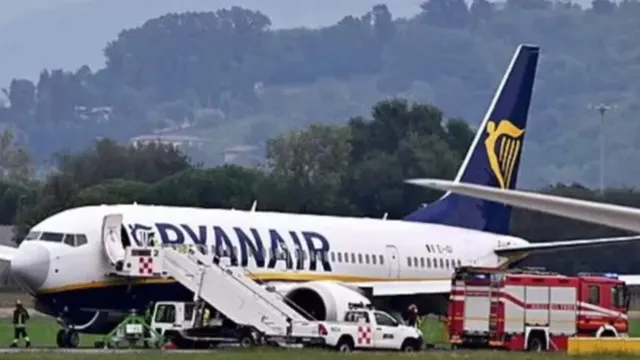 Italy: టేకాఫ్‌ అవుతుండగా విమానంలో మంటలు...!