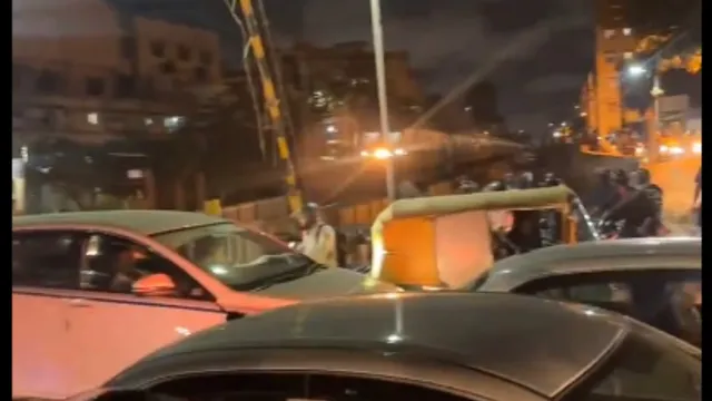 Bengalore: ట్రాఫిక్‌లో ఇరుక్కుపోయిన రైలు