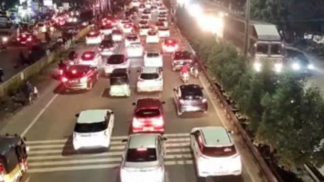 Hyderabad - Vijayawada Highway పై కిలోమీటర్ల మేర బారులు తీరిన వాహనాలు