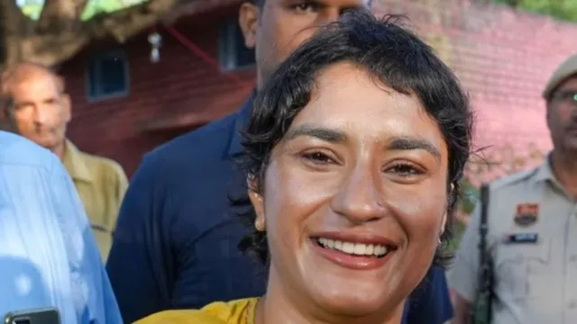 కౌంటింగ్‌ కేంద్రం నుంచి వెళ్లిపోయిన వినేశ్ ఫొగాట్‌
