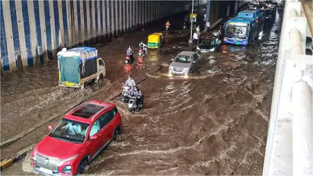 Bengaluru: బెంగళూరును ముంచెత్తిన వర్షాలు..