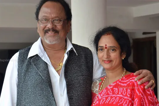 పొలిటికల్ ఎంట్రీ ఇవ్వనున్న ప్రభాస్ పెద్దమ్మ.. ఎంపీగా బరిలోకి..?