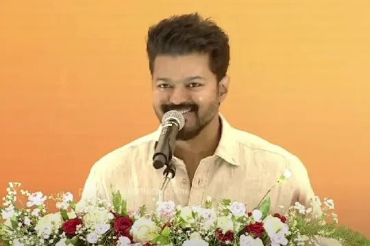 తమిళనాడు రాజకీయాలపై హీరో విజయ్ సంచలన వ్యాఖ్యలు!
