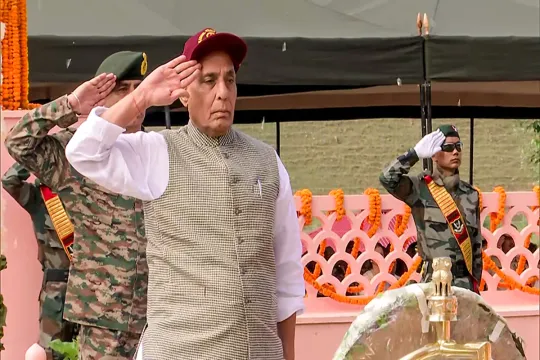 నియంత్రణ రేఖ దాటేందుకు భారత్ రెడీగా వుంది... రాజ్ నాథ్ సింగ్ కీలక వ్యాఖ్యలు...!