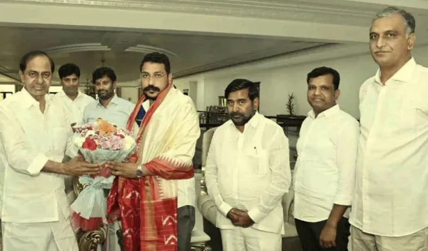 ఆ విషయంలో దళిత బంధు ఆదర్శంగా నిలుస్తుంది.... భీమ్ ఆర్మీ చీఫ్ ట్వీట్...!