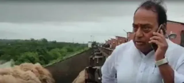 కడెం ప్రాజెక్ట్ పై నుంచి వరదనీరు..చేతులెత్తేసిన అధికారులు..దేవుడే కాపాడాలన్న మంత్రి!