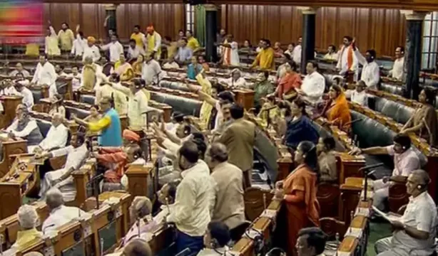 8 రోజులుగా అదే తంతు...ఉభయసభలు మళ్లీ వాయిదా